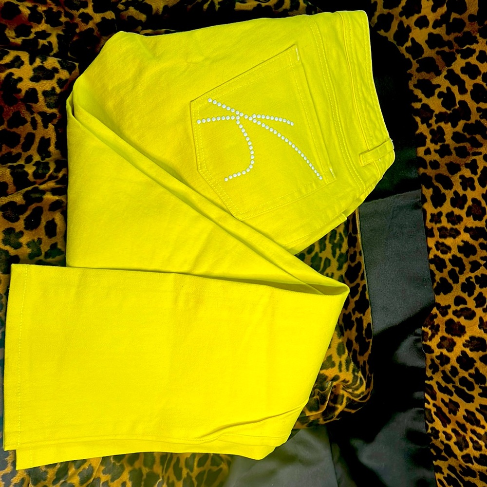 These are Michael Kors size 2 they are an awesome lime !